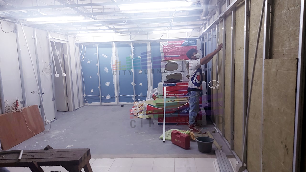 pemasangan peredam suara ruangan karaoke
