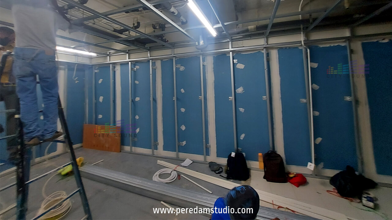 pemasangan peredam suara ruangan karaoke