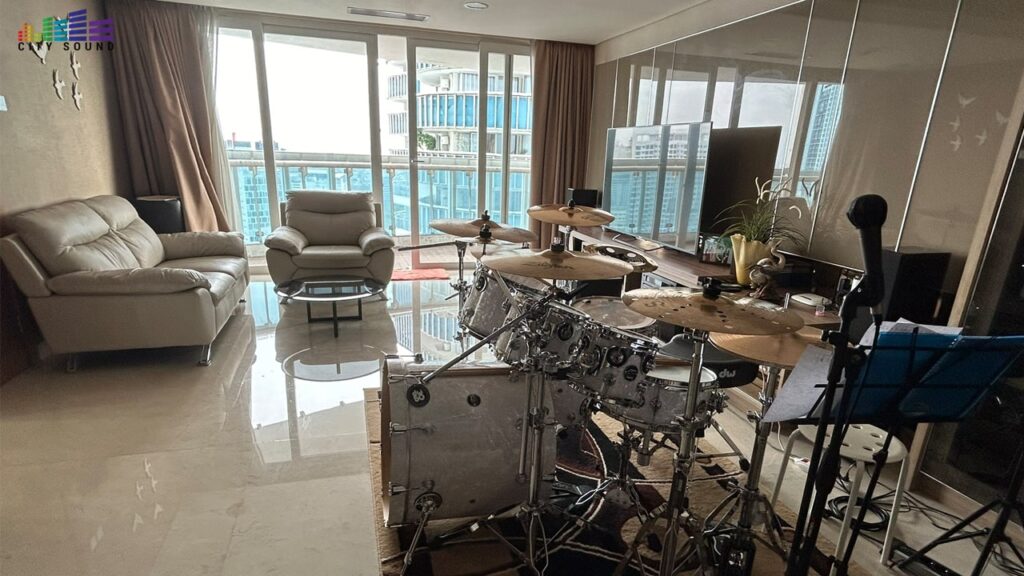 Meredam gema ruangan drum