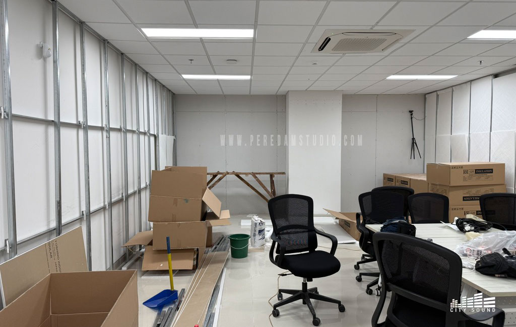 peredam suara kantor untuk ruangan meeting